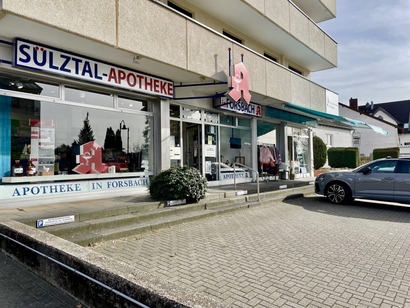 Apotheke & Modegeschäft