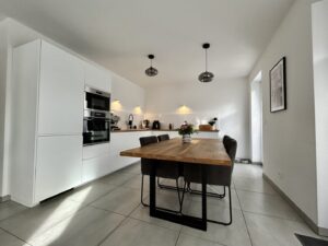 Küche nebst Essbereich