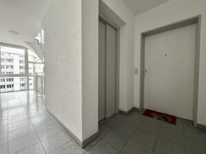 Hausflur mit Aufzug