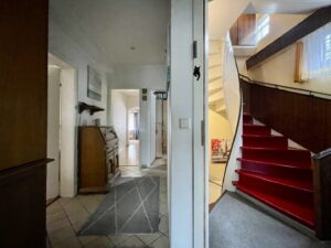 Flur 1.OG_Blick ins Treppenhaus